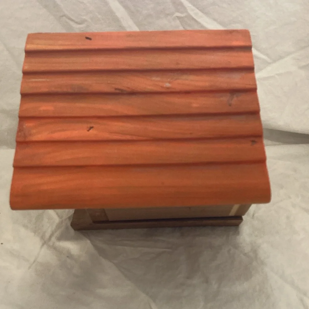 Wooden Birdhouse Orange and Cedar Wood House is NWOT Never Been Used and so Cute